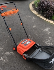 Used Black & Decker GD300 Electric Lawn Raker Very Good Condition